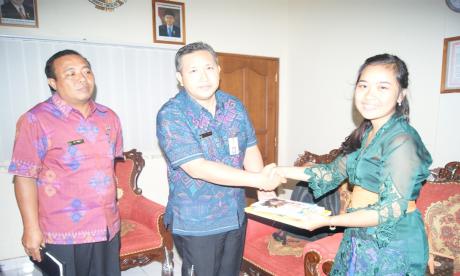 Penyerahan Bantuan Buku