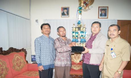 Penyerahan Piala