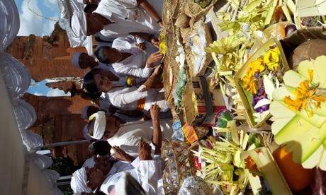 Piodalan ring Pura Lokanatha Denpasar