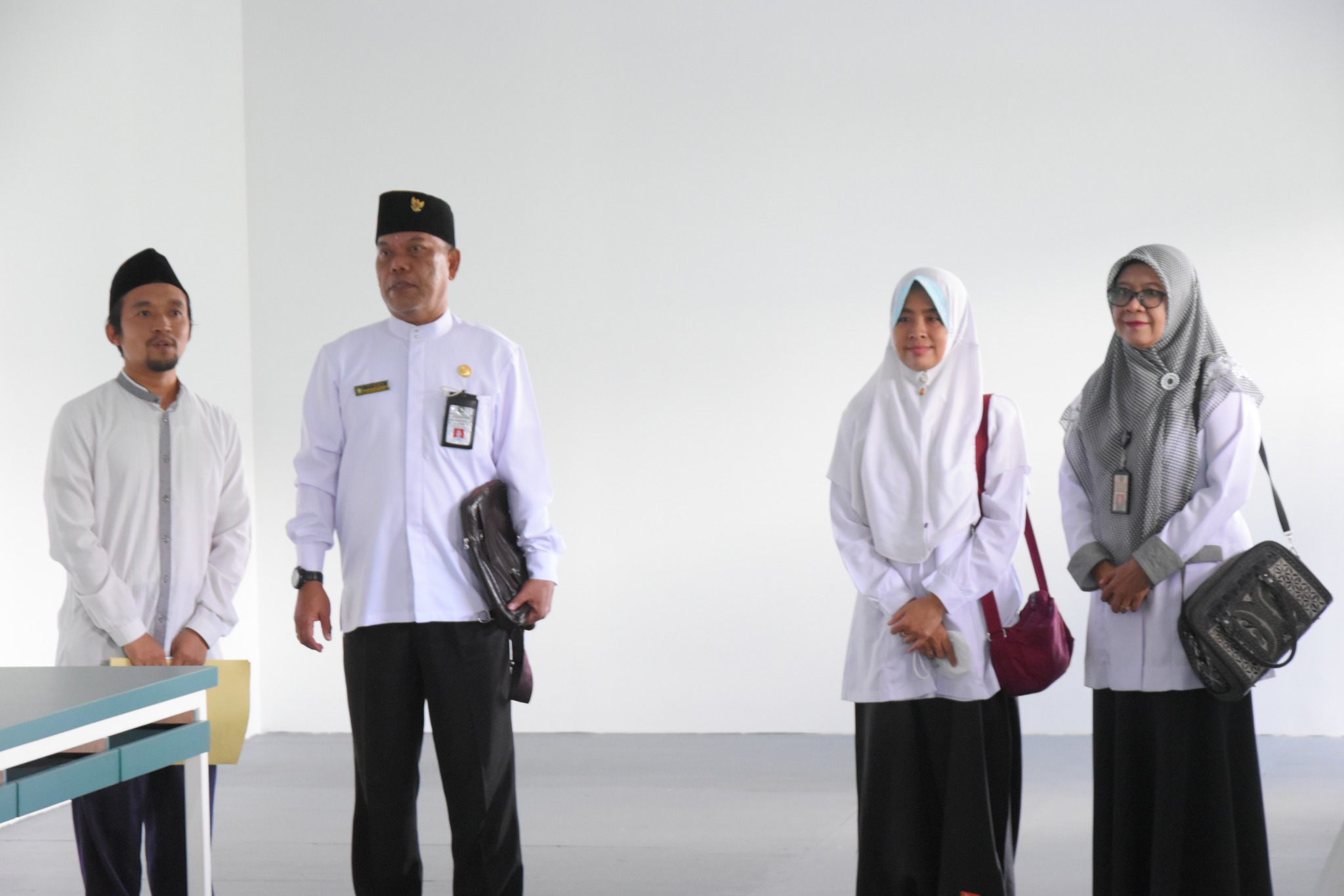 Monitoring Pelaksanaan ANBK dan Penyerahan SK SRA di MI Karakter Mutiara Bunda Bali
