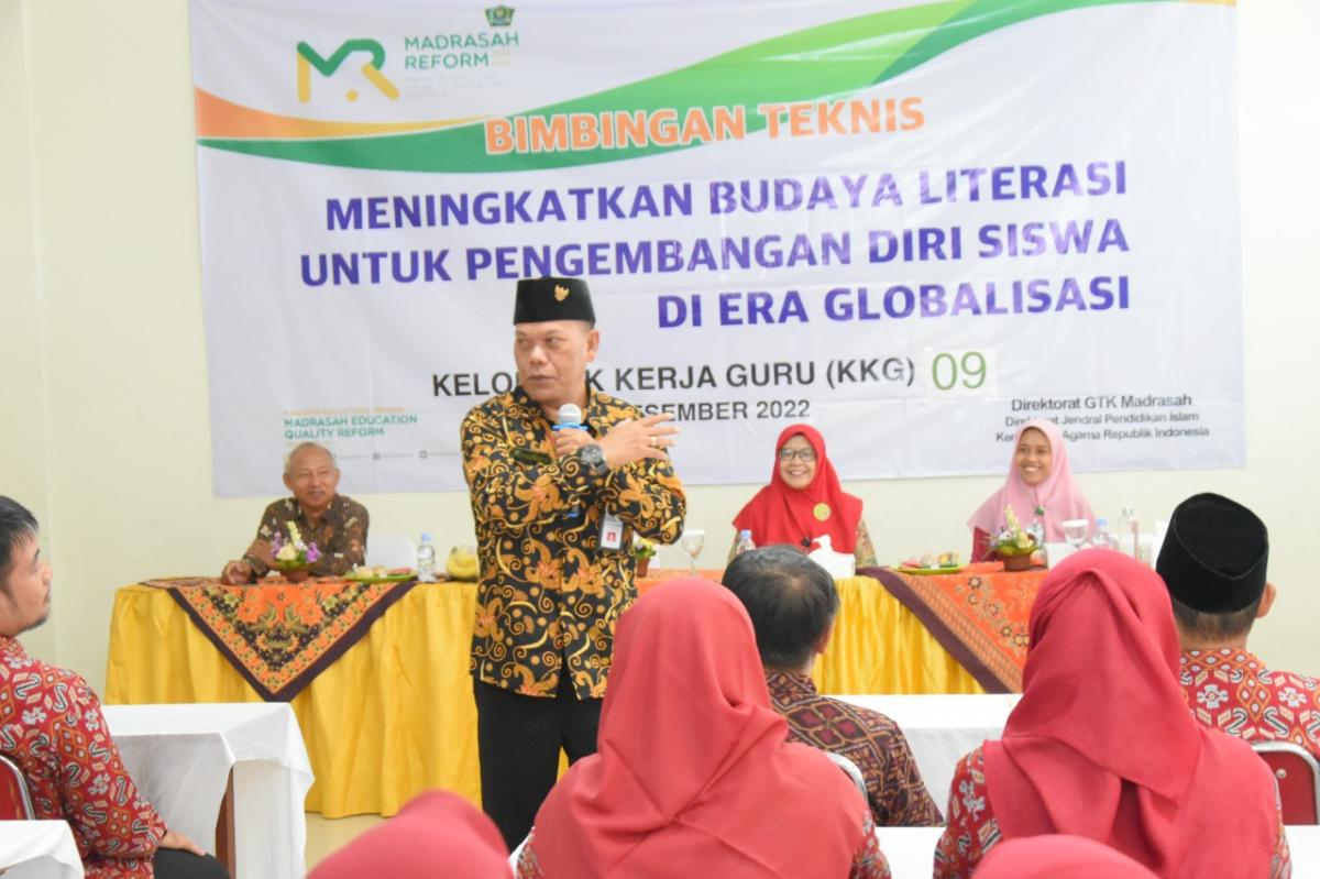 BIMTEK Meningkatkan Budaya Literasi Untuk Pengembangan Diri Siswa di Era Globalisasi