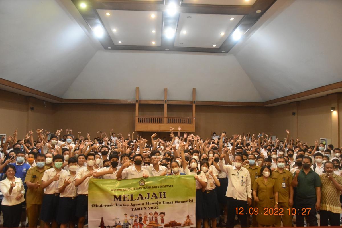 Kegiatan Sosialisasi Inovasi MELAJAH (Moderasi Lintas Agama Menuju Umat Harmonis) di SMPK 1 Harapan Denpasar