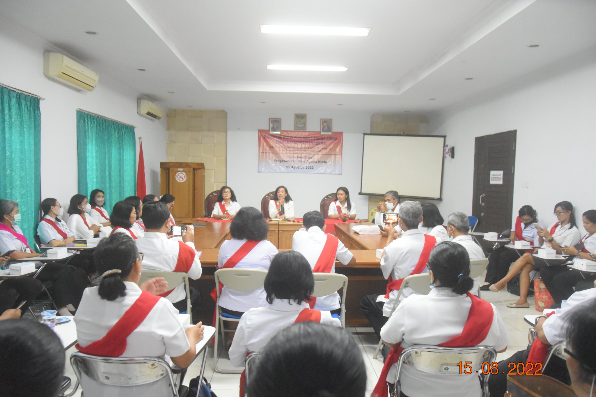 Rapat Koordinasi Pengawas dan Guru Agama Hindu