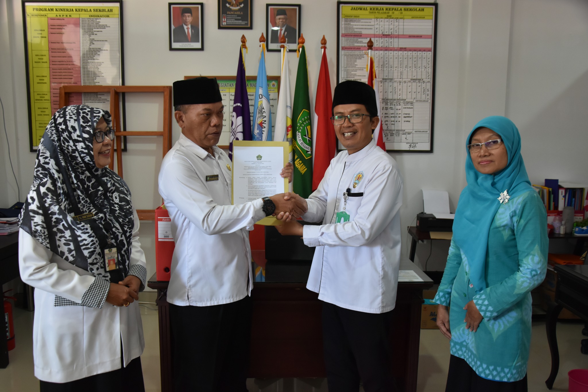 Monitoring Pelaksanaan ANBK dan Penyerahan SK SRA di Madrasah Kalifa Nusantara Denpasar Bali