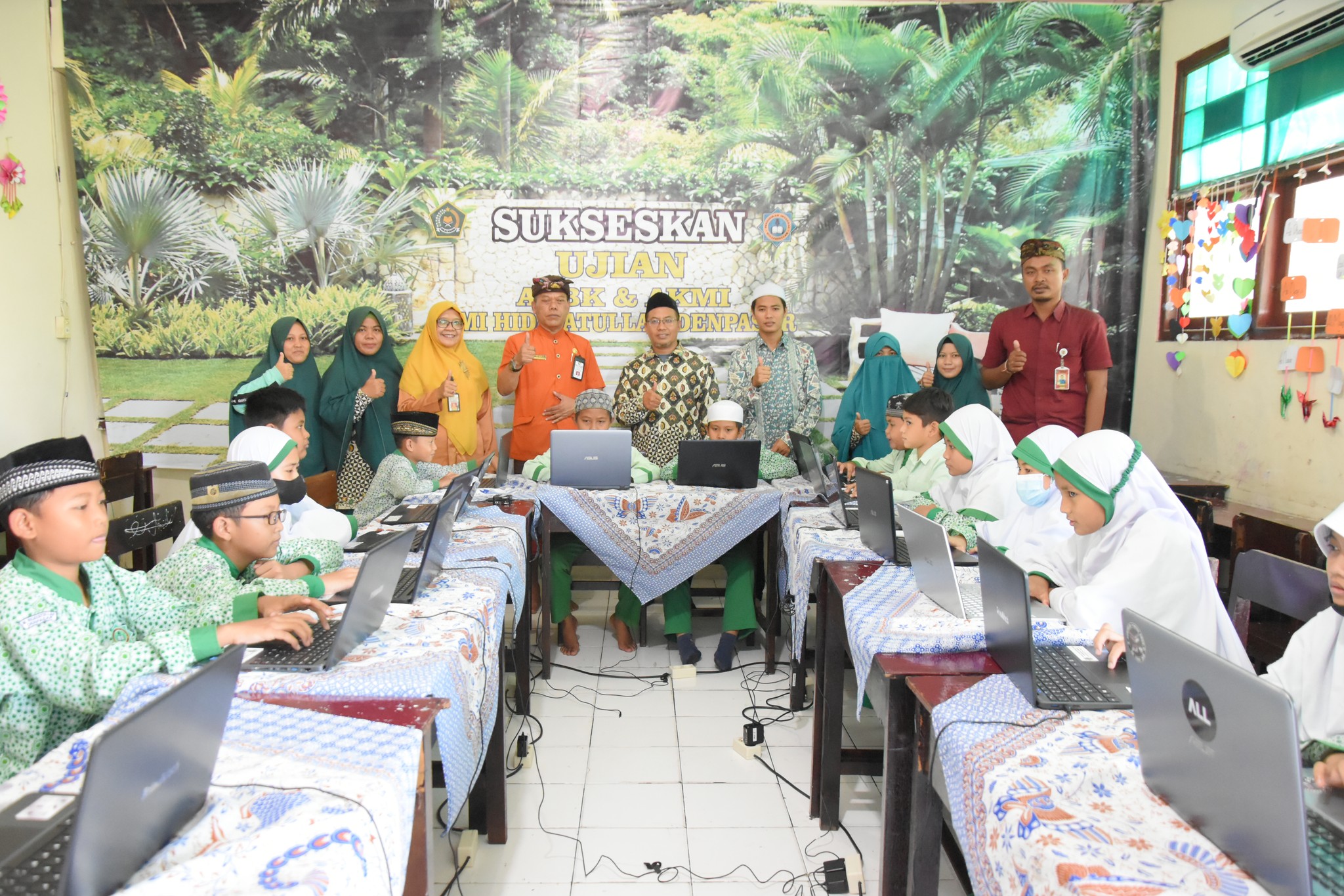 Monitoring Pelaksanaan ANBK dan Penyerahan SK SRA di MI Hidayatullah Denpasar