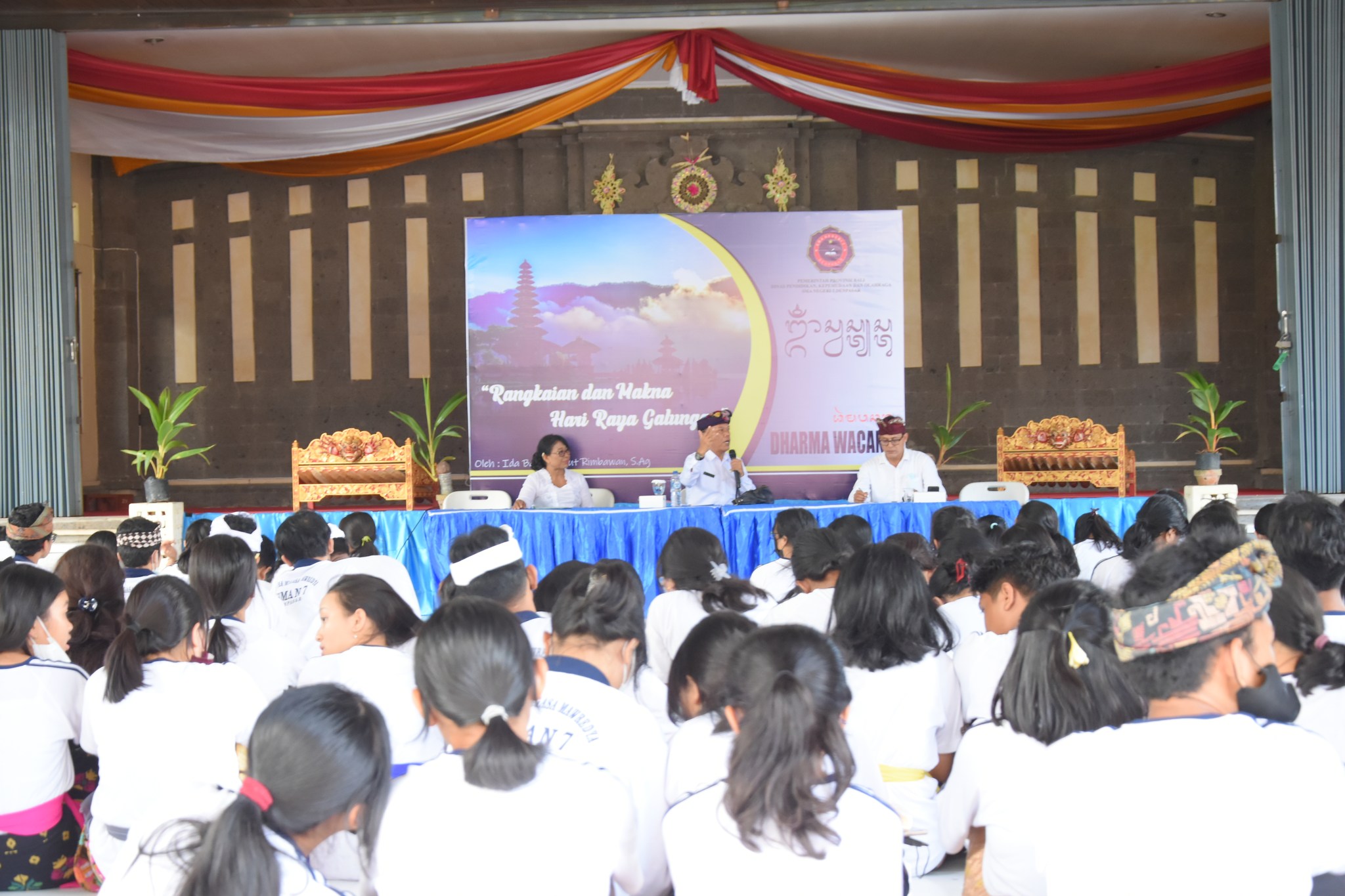 Dharma Wacana Pasraman Kilat Bertemakan "Rangkaian dan Makna Hari Suci Galungan" di SMAN 7 Denpasar
