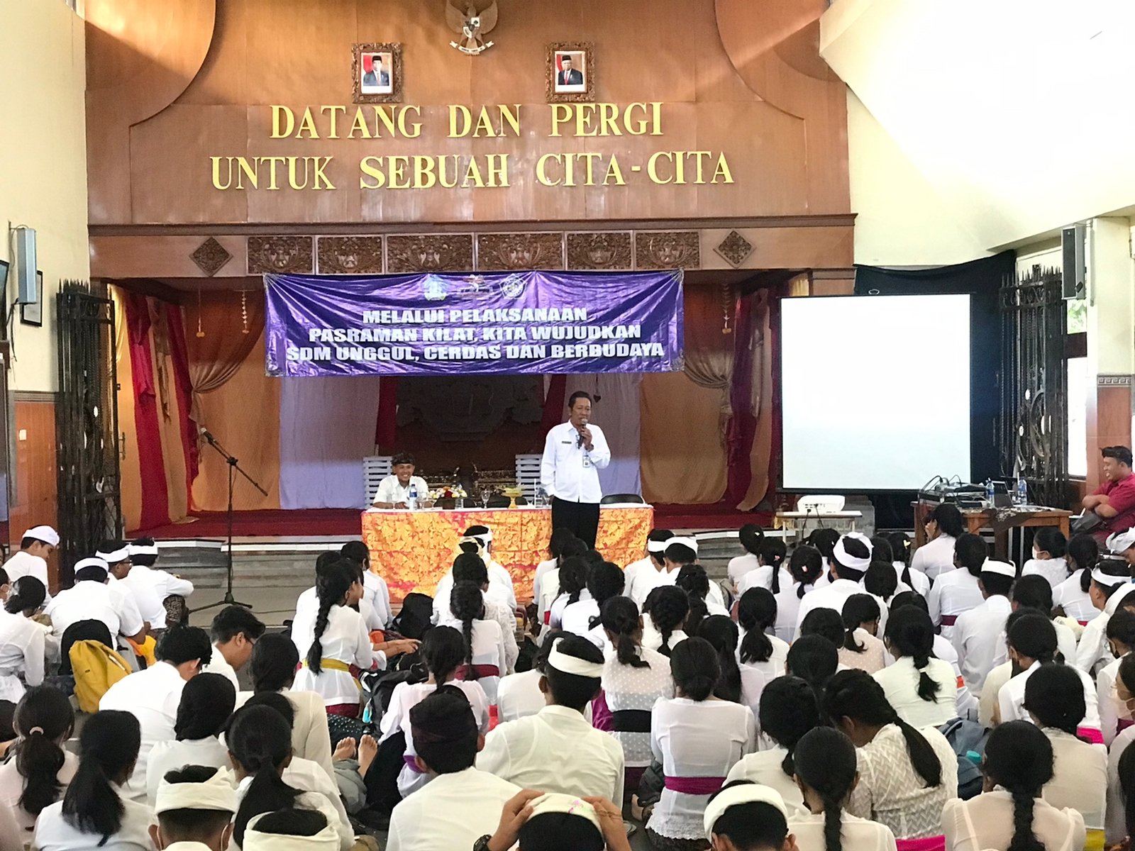 Ka. Subbag TU Hadir Sebagai Narasumber Pada Kegiatan Pasraman Kilat di SMA Negeri 3 Denpasar