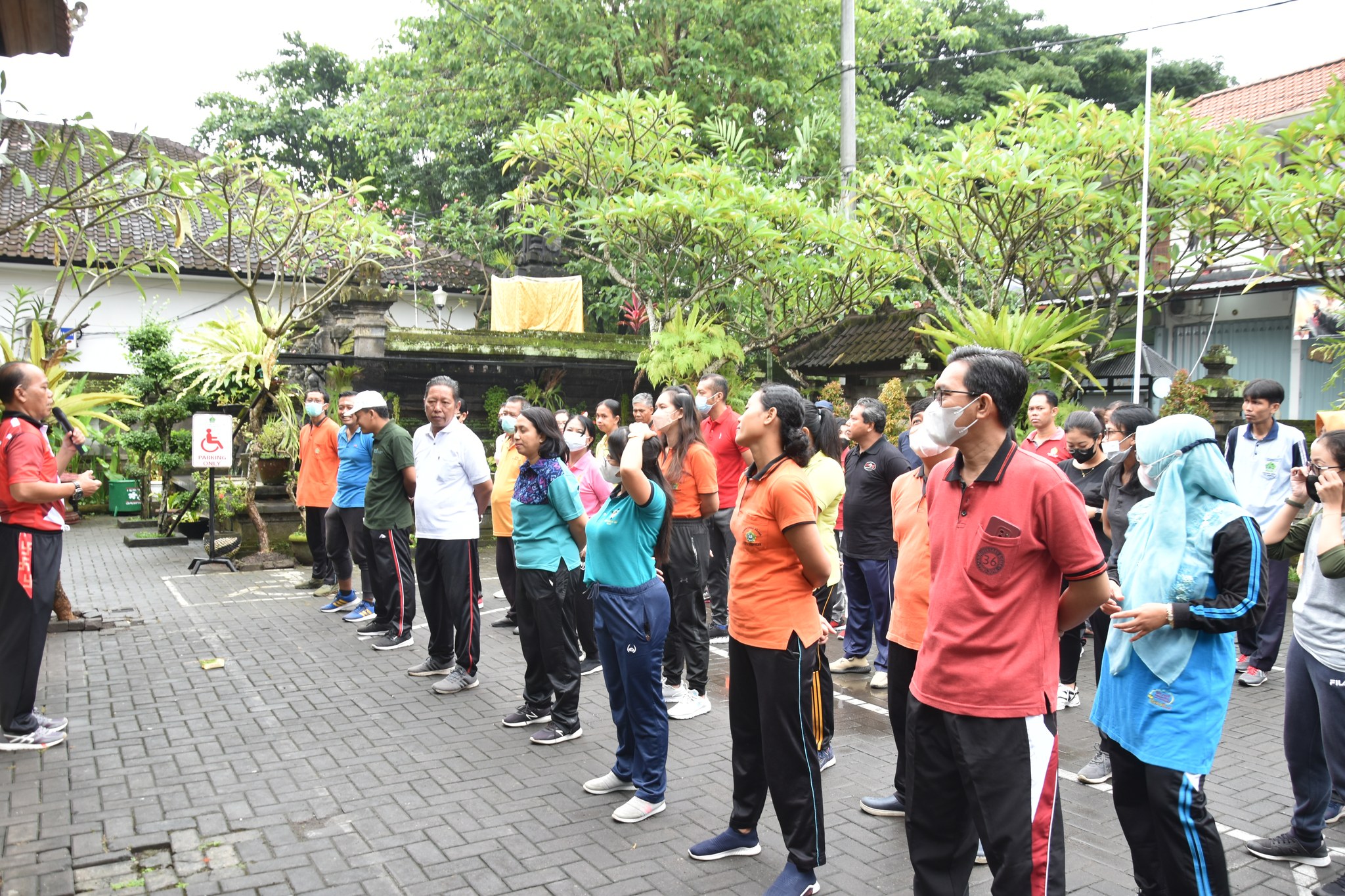 Briefing Jumat, Jaga Kesehatan di Musim Penghujan