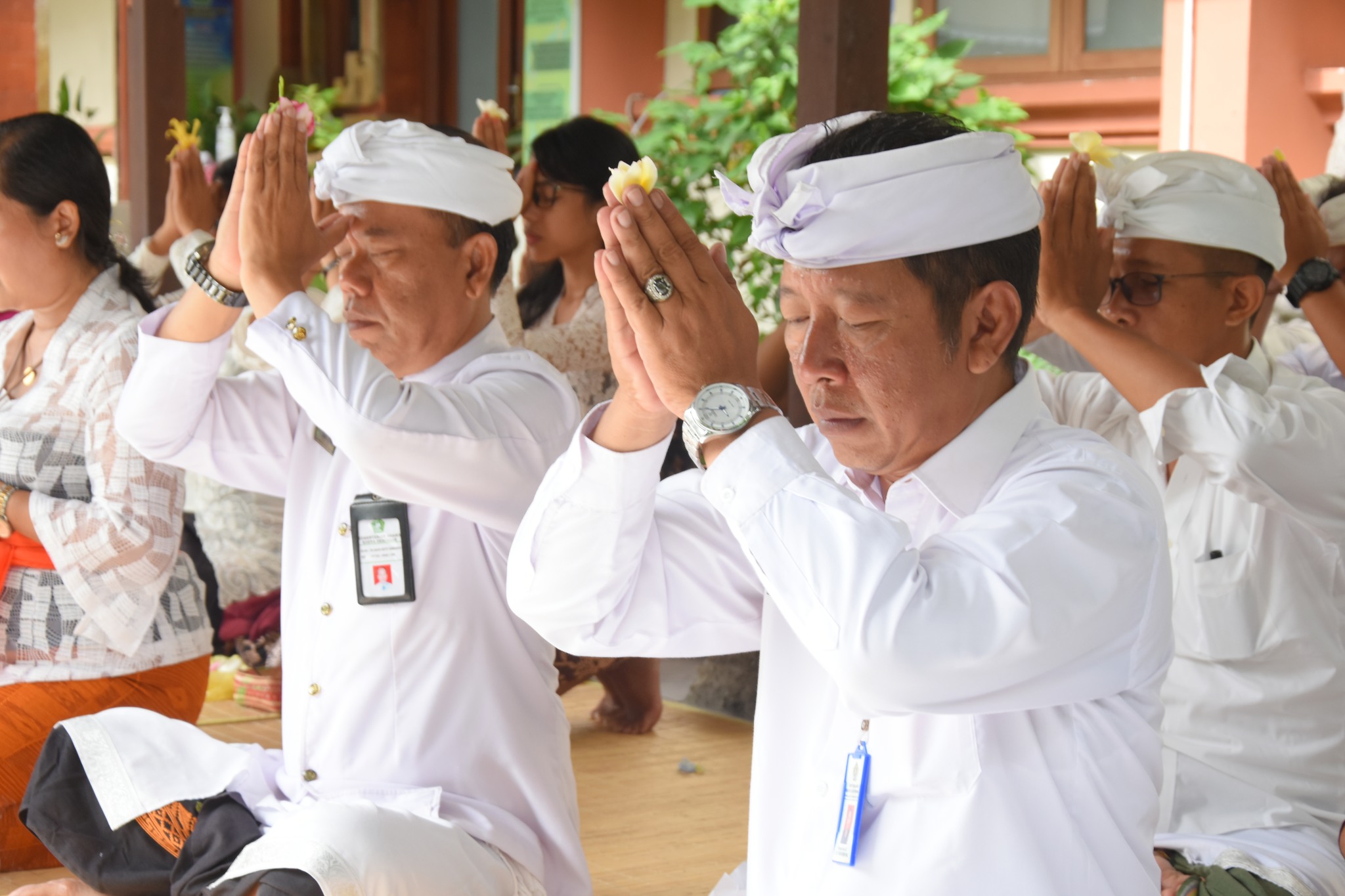 Persembahyangan Jajaran Hindu di Hari Suci Tilem
