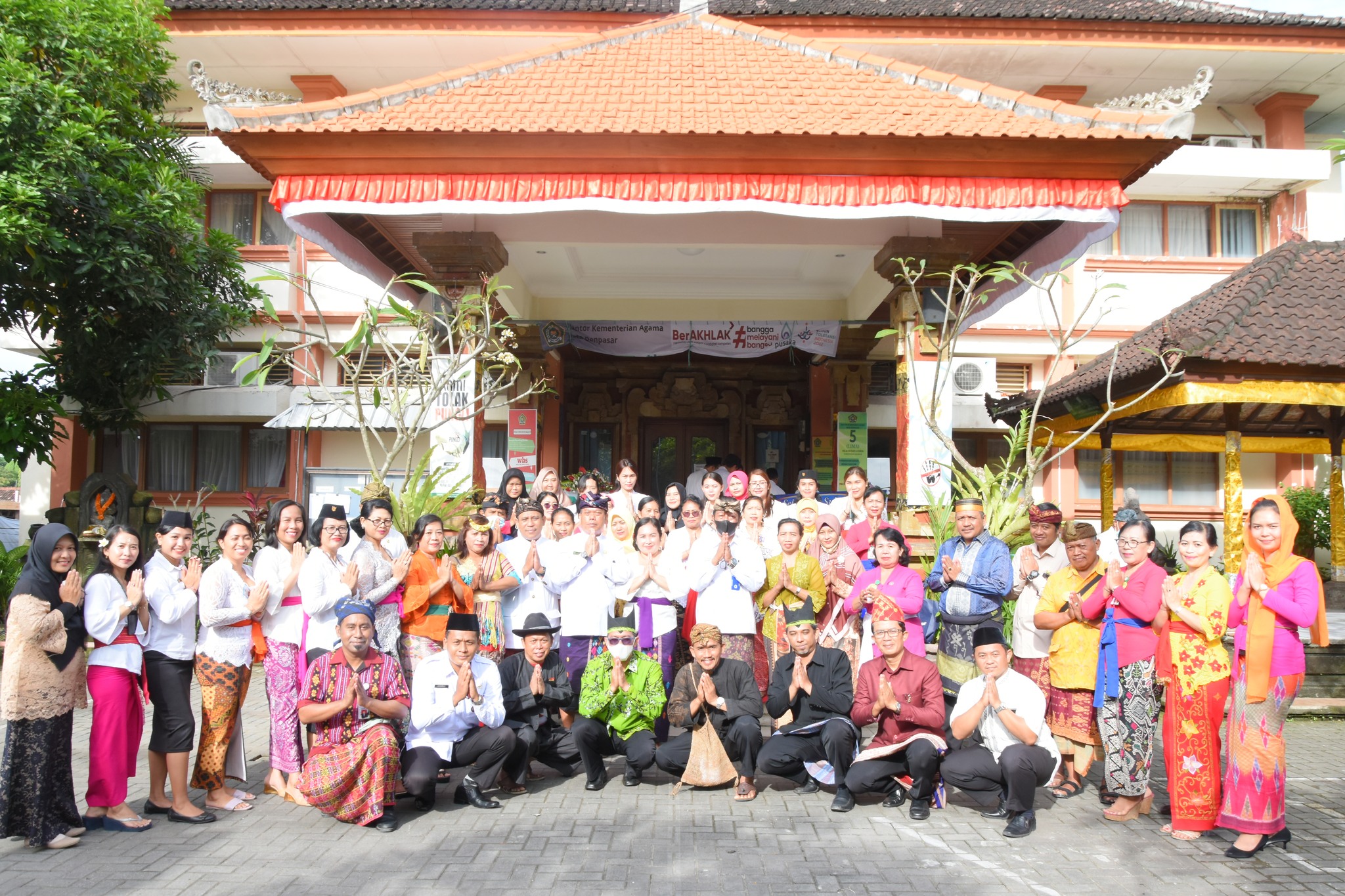 Peringatan Hari Amal Bhakti (HAB) ke-77 Tahun 2023, Pelaksana Upacara Bendera di Kantor Kementerian Agama Kota Denpasar
