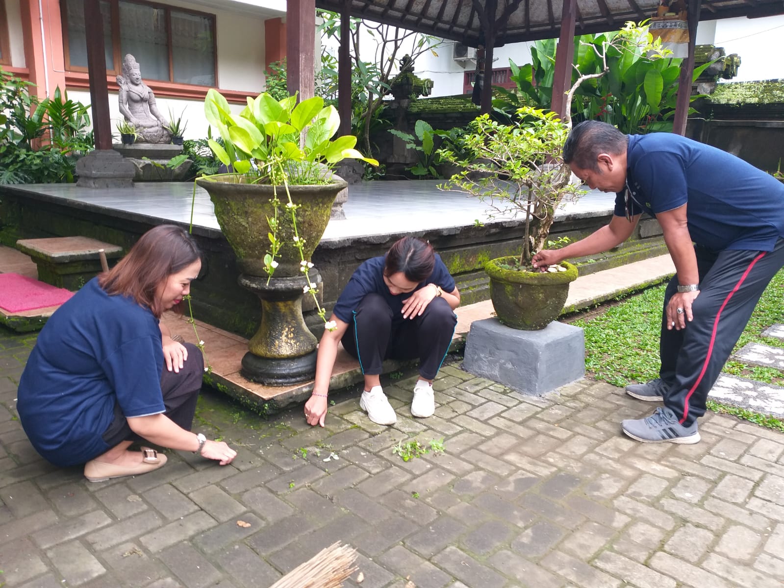 Semangat Kerja Bakti di Hari Jumat