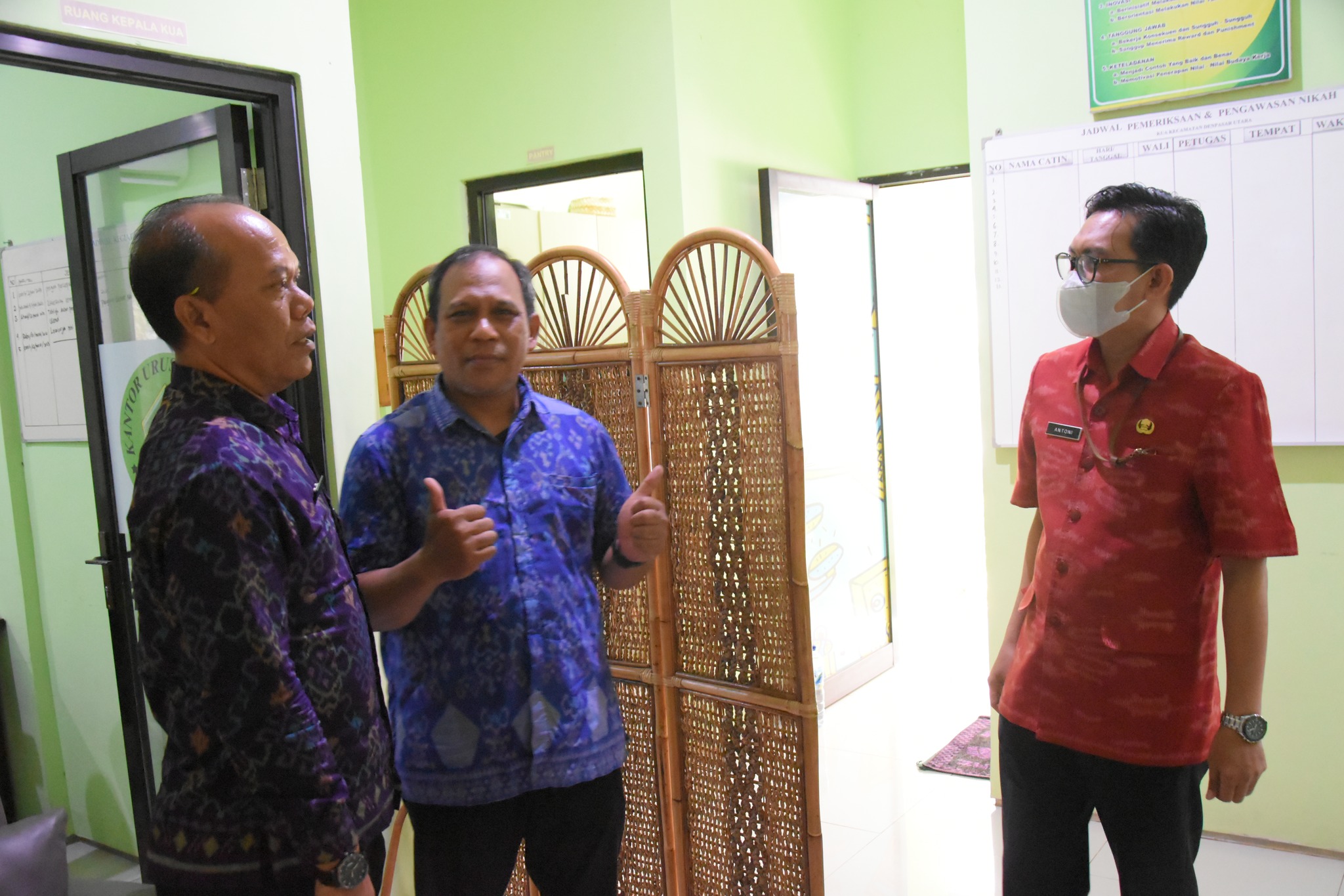 Sidak KUA dan Madrasah Pasca Lebaran, Ka.Kankemenag Kota Denpasar dan Kasi Pendidikan Islam Sampaikan Apresiasi 