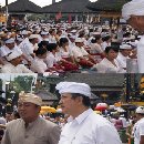 Minggu khidmat, Kemenag Kota Ngaturang Bhakti Penganyar di Pura Agung Besakih dan Sembahyang Bersama di Pura Uluwatu