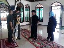 Tim Hisab Rukyat Tentukan Arah Kiblat di Musalla Al-Hijrah