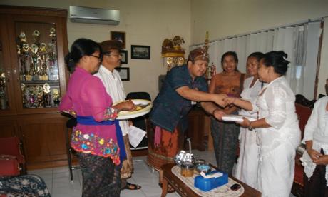 Ka. Kemenag Serahkan Senjata Dewata Nawa Sanga