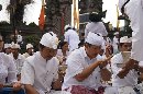 Hujan Iringi Bhakti Pepranian di Pura Ulun Danu Batur