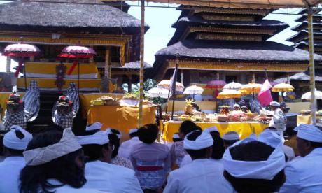 Upacara Caru Pamlehpeh Jagat 