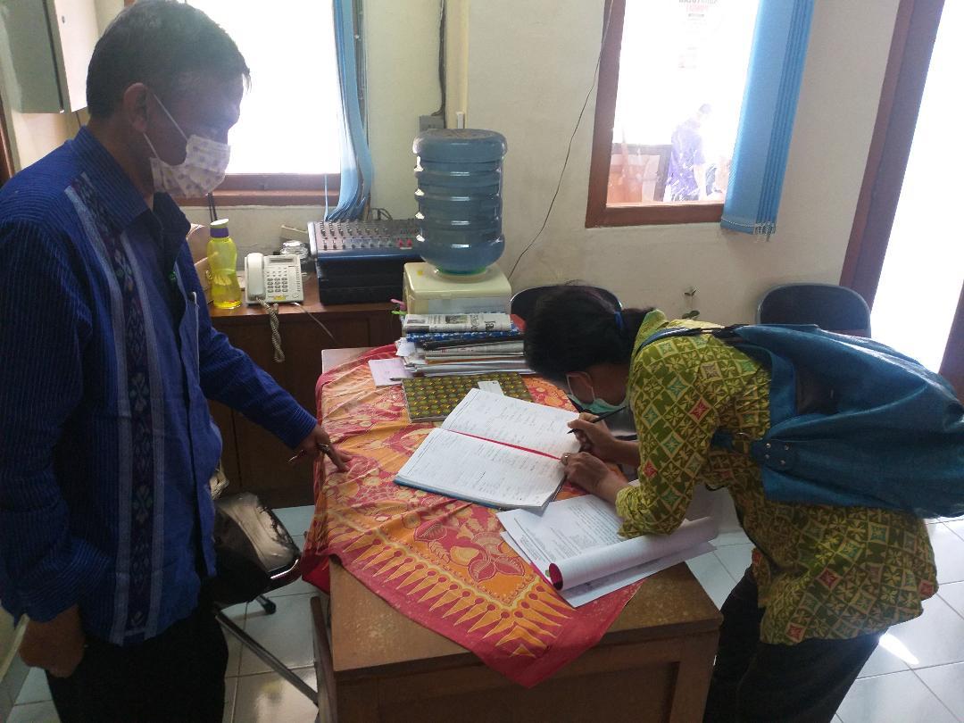 Kamis, Optimis Tetap Melayani Dengan Menggunakan Alat Pelindung Diri