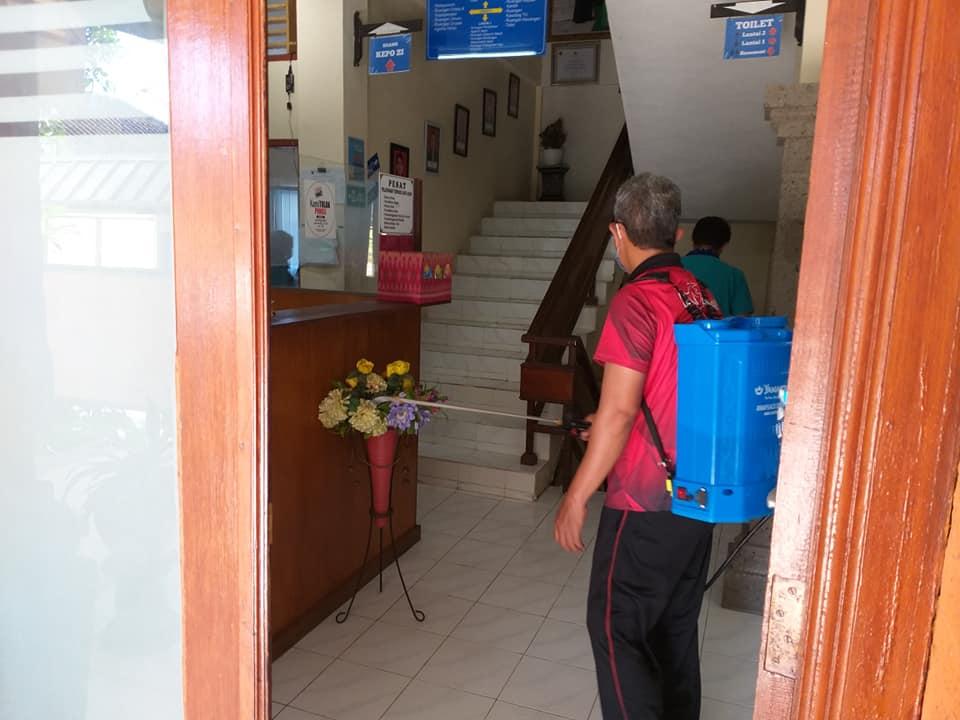 Penyemprotan Disinfektan Rutin Setiap Minggu
