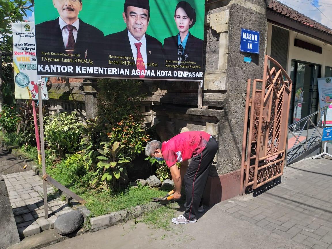 Kerja Bakti di Hari Kamis