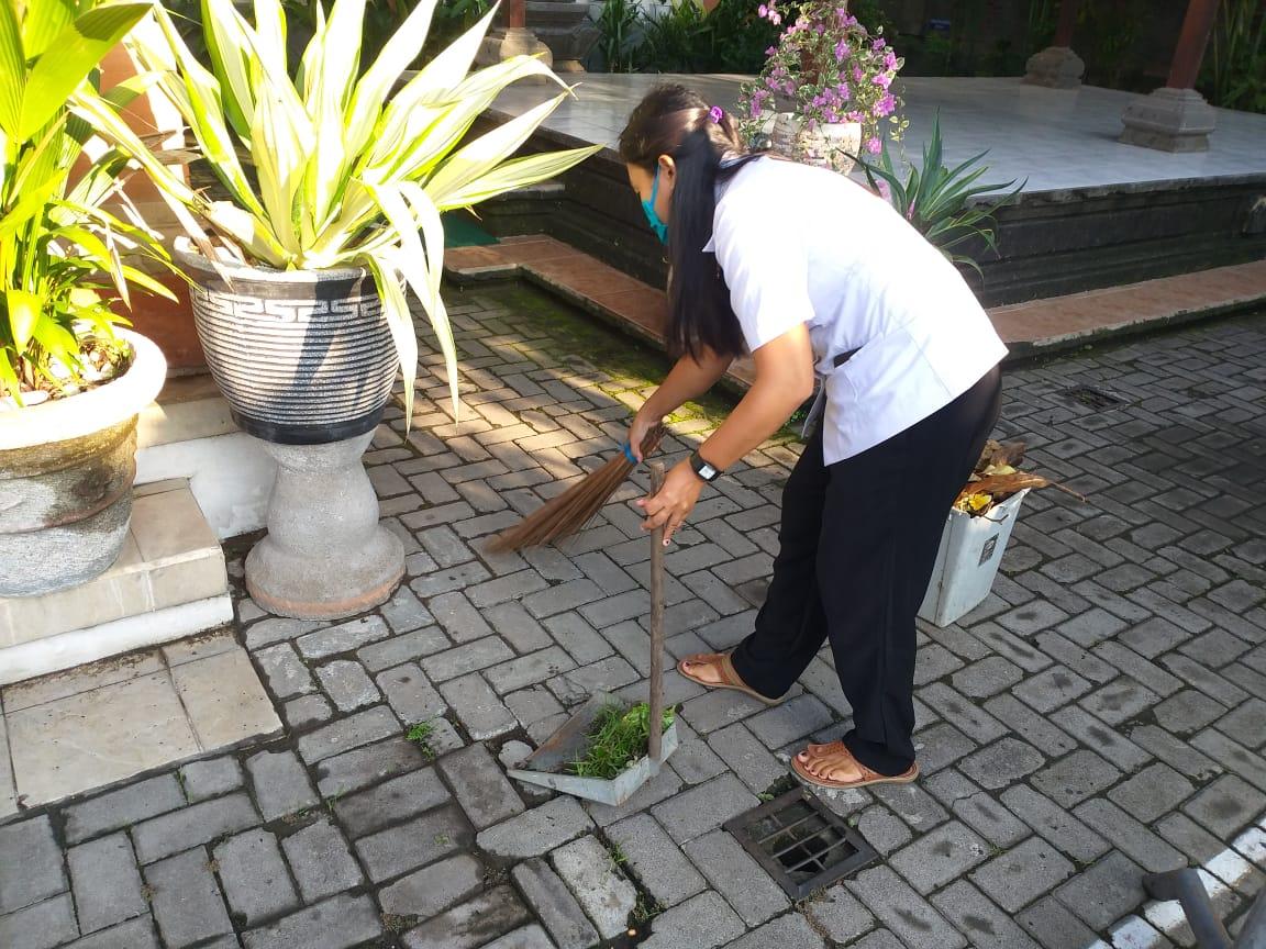 Giat Bersih Sebelum Beraktivitas di Ruang Kantor