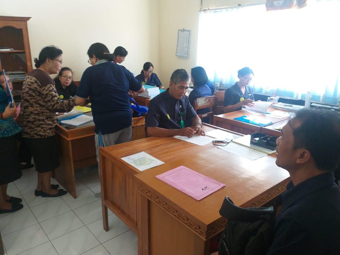 Ruang Pengawas Guru Masih Melakukan Pelayanan Publik Seperti Biasa