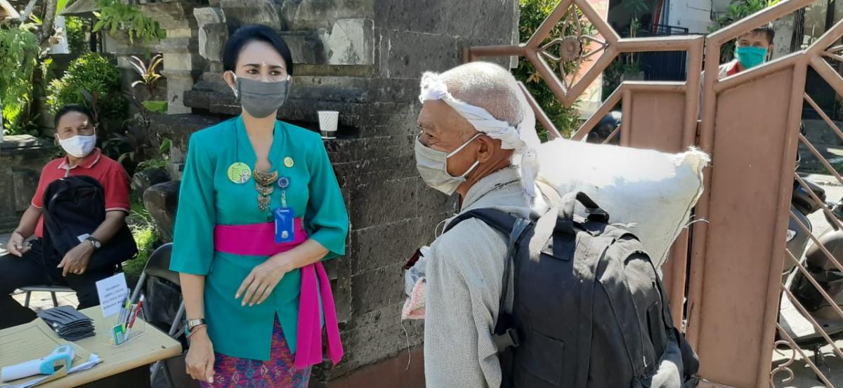 Kepala Kantor Sosialisasikan Penggunaan Masker