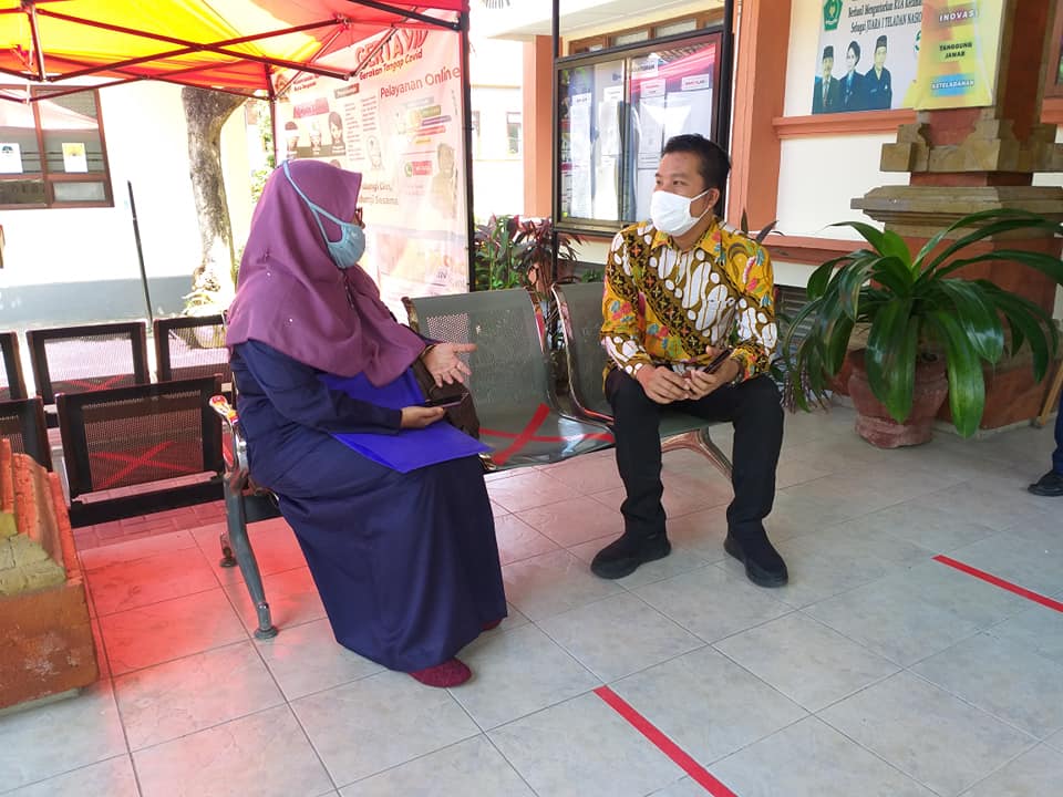 Wawancara Singkat Anggota dan Guru Yayasan di Tengah Pelaksanaan Pemantauan dan Penilaian