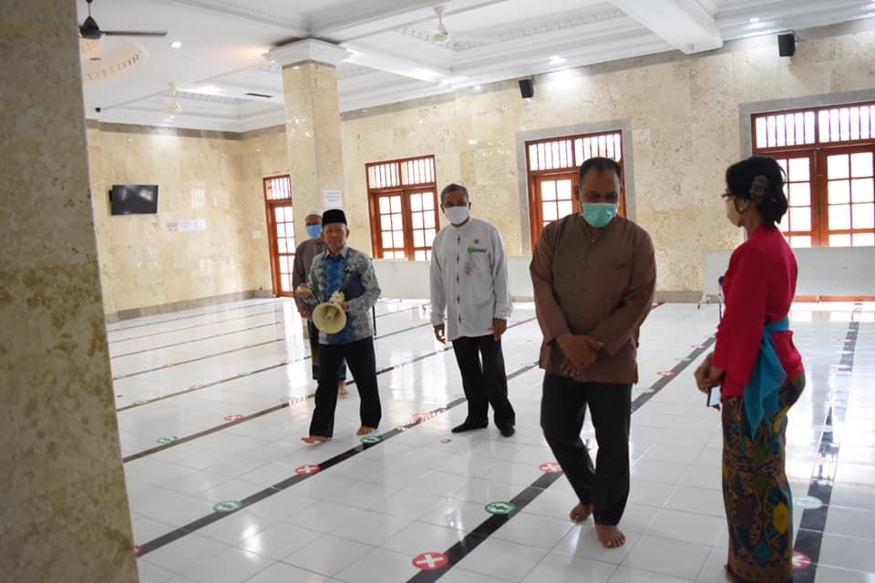 Monitoring Protokol Kesehatan di Rumah Ibadah Pada Masa Pandemi Covid-19 di Masjid Al-Qomar Denpasar