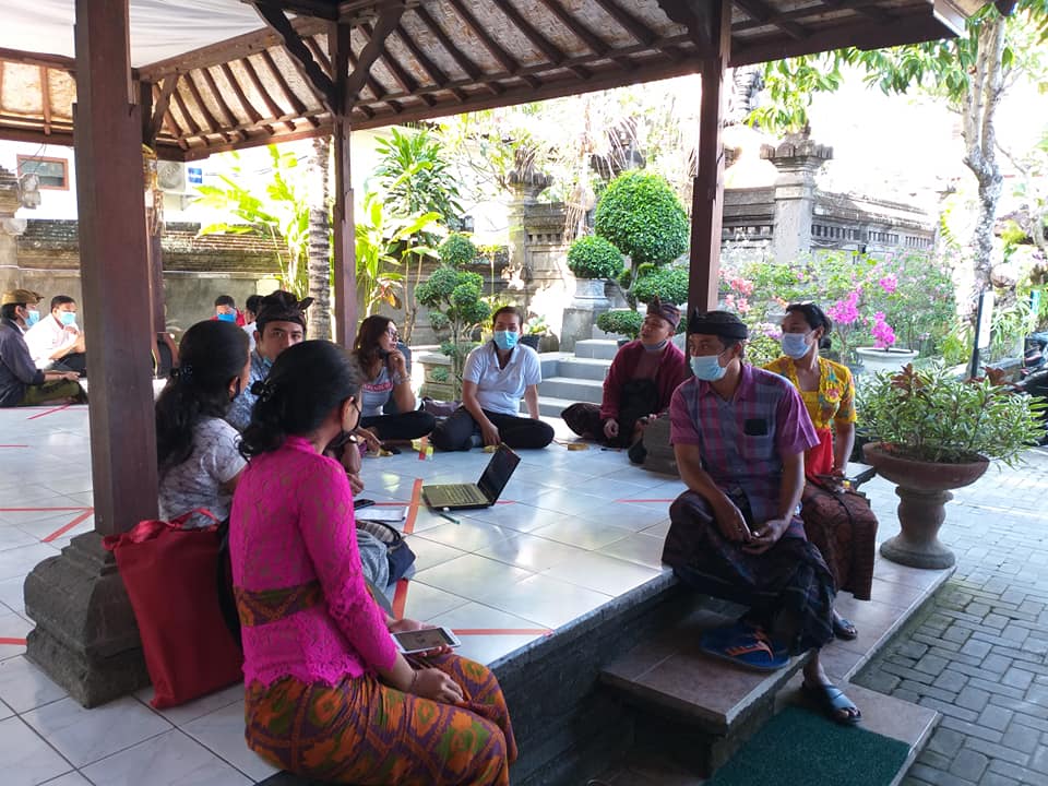 Penyuluh Agama Hindu Persiapkan Video Dalam Pemberian Materi Penyuluhan