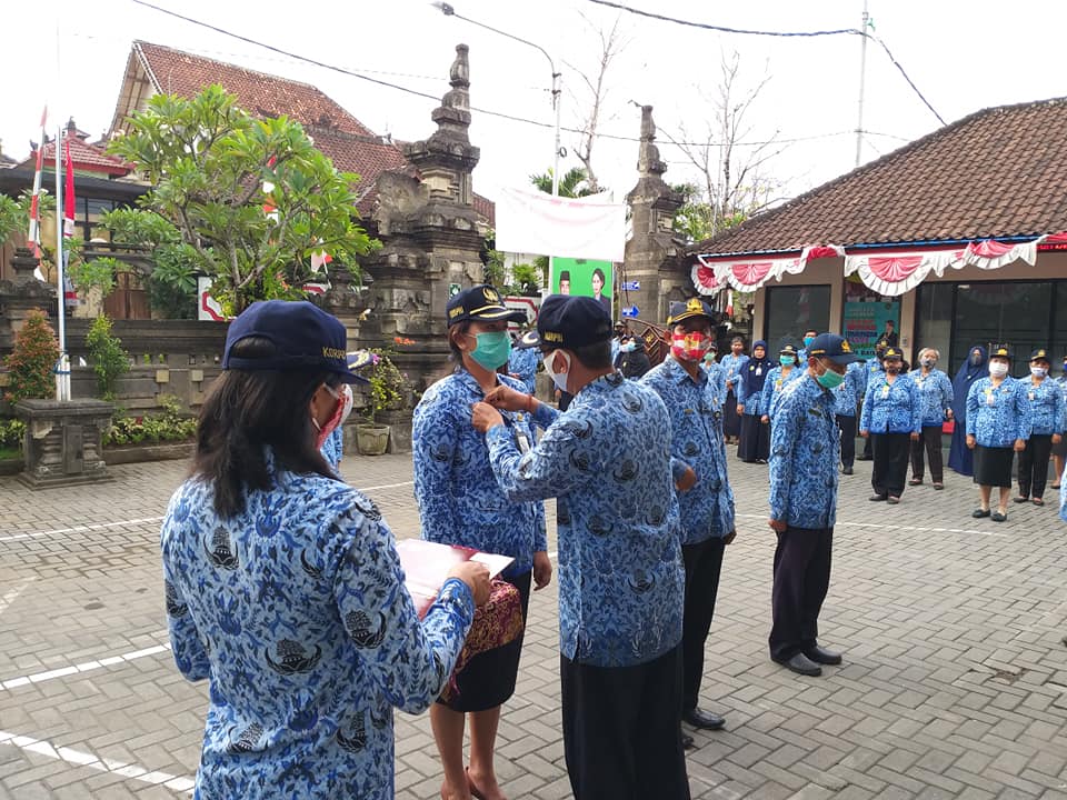 Penyerahan Piagam Tanda Kehormatan Satyalencana Karya Satya