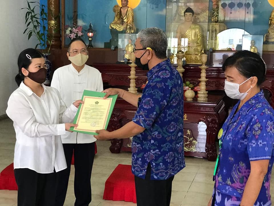 Penyerahan Ijin Operasional SMB di Vihara Buddha Maitreya Denpasar