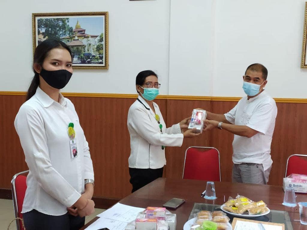 Plt. Penyelenggara Buddha Serahkan Bantuan APD di Masa Pandemi