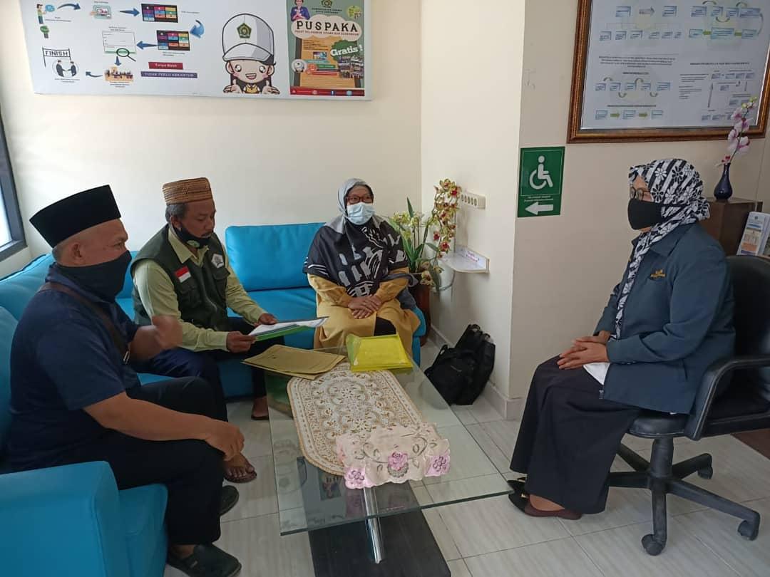 Kasi Pendidikan Islam Melayani Pengguna Layanan Yang Berkonsultasi