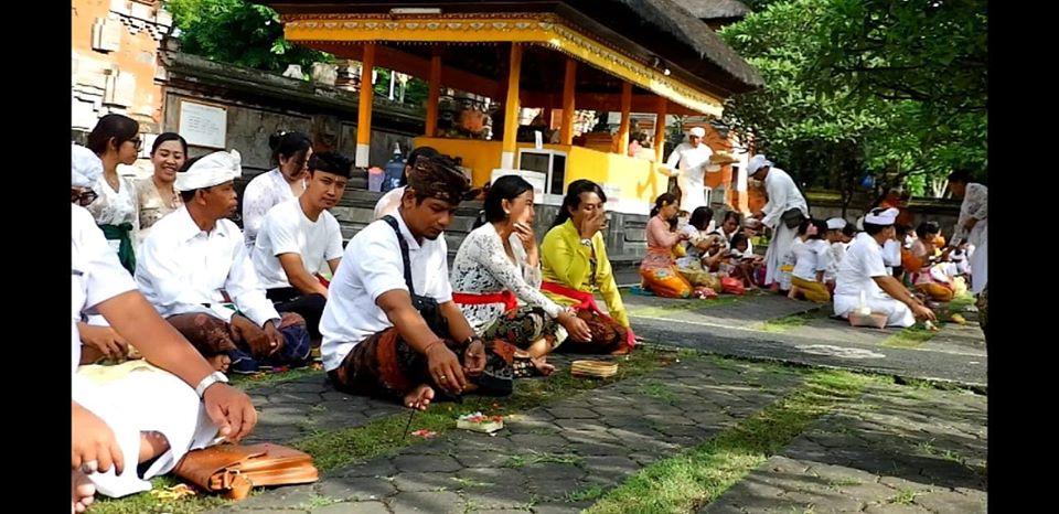 Sembahyang Bersama di Pura Jagatnatha bertepatan dengan Hari Suci Purnama