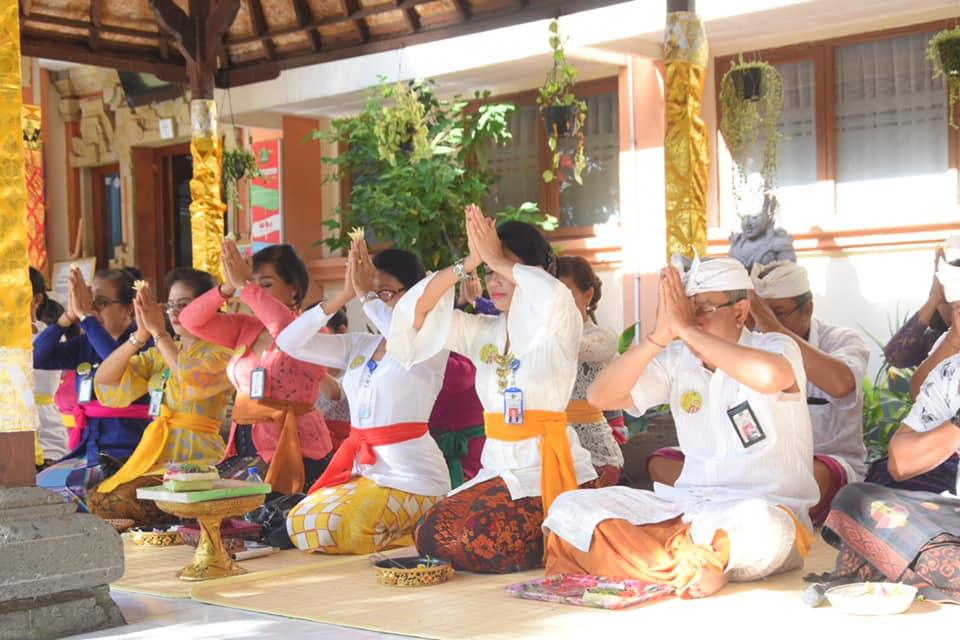 Persembahyangan Purnama Kapitu