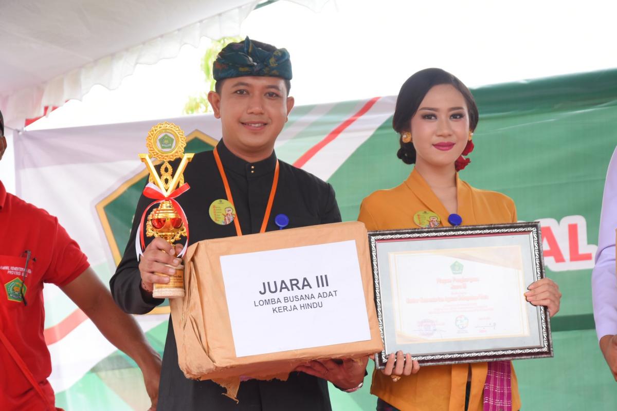 Lomba Busana Kerja Adat Bali