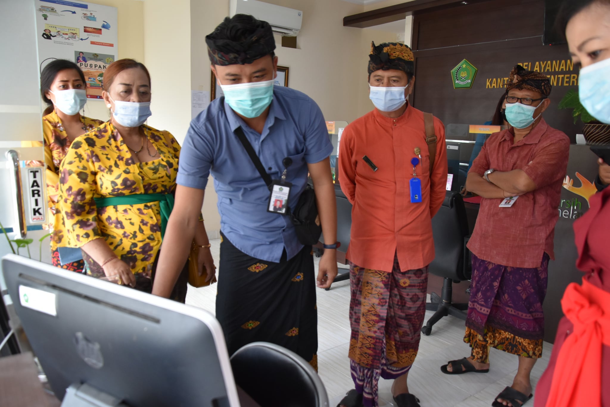 Tim ZI Kemenag Kabupaten Klungkung Coba Akses Layanan Pada POSI Kemenag Kota Denpasar