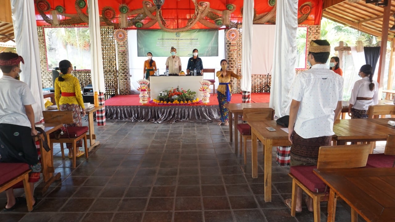 Pembinaan Praktek Keagamaan Bagi Siswa Hindu