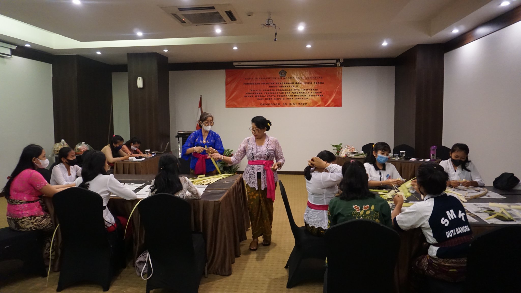 Seksi Pendidikan Hindu melaksanakan kegiatan terakhir pada Tahun 2022 “Pembinaan Praktek Keagamaan Bagi Siswa Agama Hindu Angkatan II Tahun 2022”