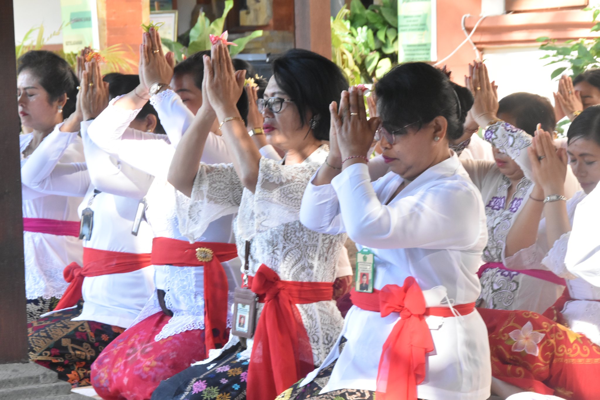 Persembahyangan Jajaran Hindu di Hari Suci Tilem