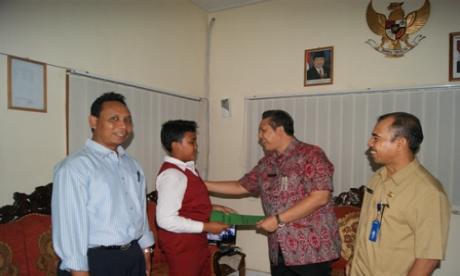 Kemenag Kota Dps Memberikan Apresiasi Kepada Siswa Berprestasi Tingkat Nasional