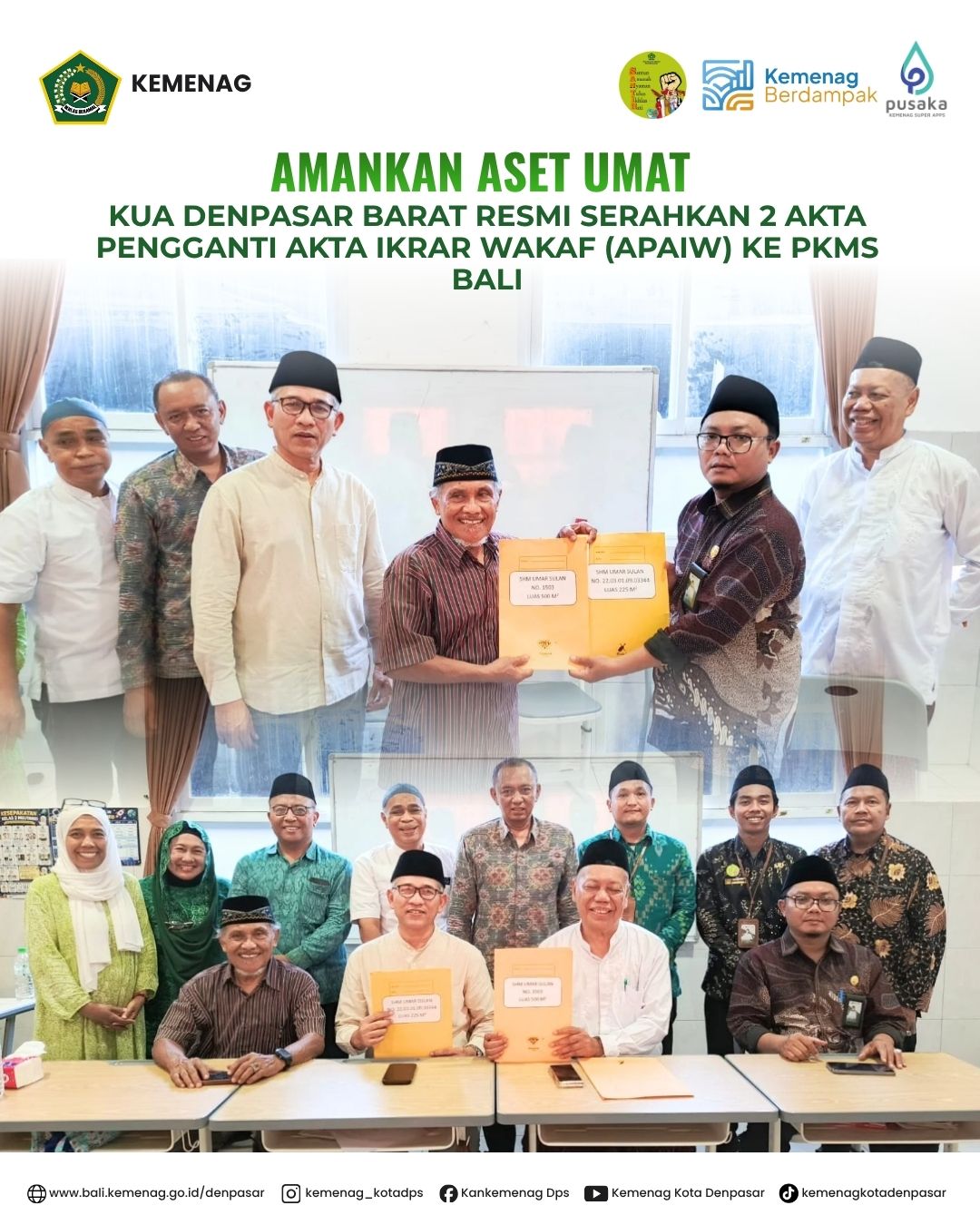 Amankan Aset Umat, KUA Denpasar Barat Resmi Serahkan 2 Akta Pengganti Akta Ikrar Wakaf (APAIW) ke PKMS Bali